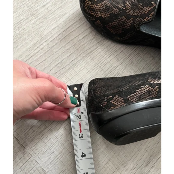 Dansko Olivia bronze snake leather loafers size 7 - Picture 10 of 11